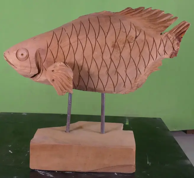 Product image 6 of the product “Carved tilapia wood on stand ”